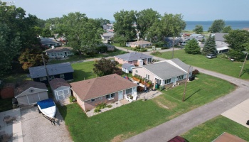 5821 Peach Street, Port Clinton, 43452, 2 Bedrooms Bedrooms, ,1 BathroomBathrooms,Residential,For Sale,Peach,20262820