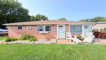 5821 Peach Street, Port Clinton, 43452, 2 Bedrooms Bedrooms, ,1 BathroomBathrooms,Residential,For Sale,Peach,20262820