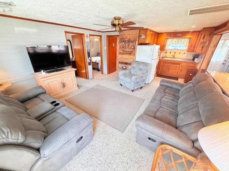 5821 Peach Street, Port Clinton, 43452, 2 Bedrooms Bedrooms, ,1 BathroomBathrooms,Residential,For Sale,Peach,20262820