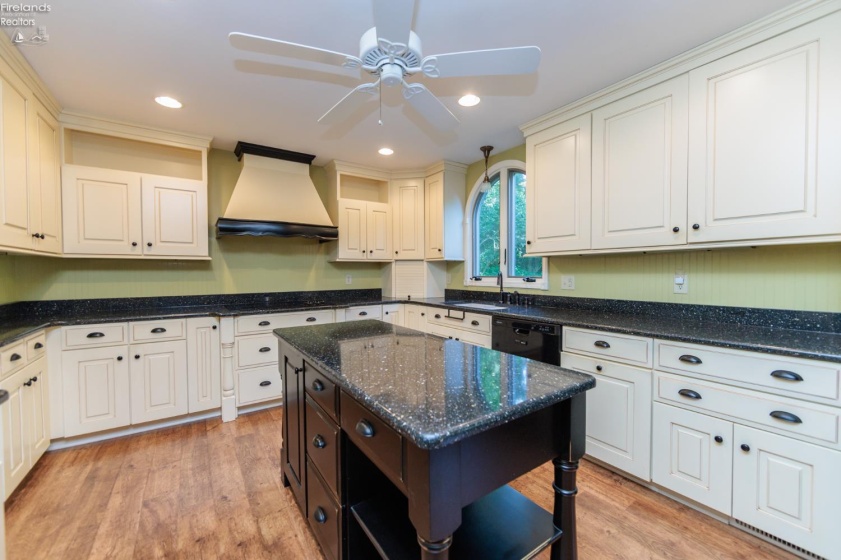 7588 Rice Road, Amherst, 44001, 5 Bedrooms Bedrooms, ,3 BathroomsBathrooms,Residential,For Sale,Rice,20262811