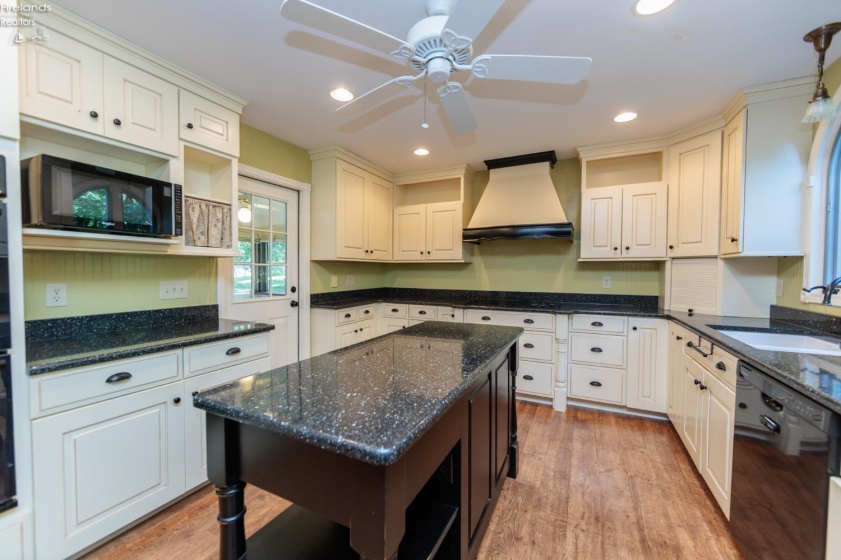 7588 Rice Road, Amherst, 44001, 5 Bedrooms Bedrooms, ,3 BathroomsBathrooms,Residential,For Sale,Rice,20262811