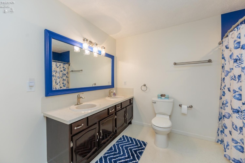 7588 Rice Road, Amherst, 44001, 5 Bedrooms Bedrooms, ,3 BathroomsBathrooms,Residential,For Sale,Rice,20262811