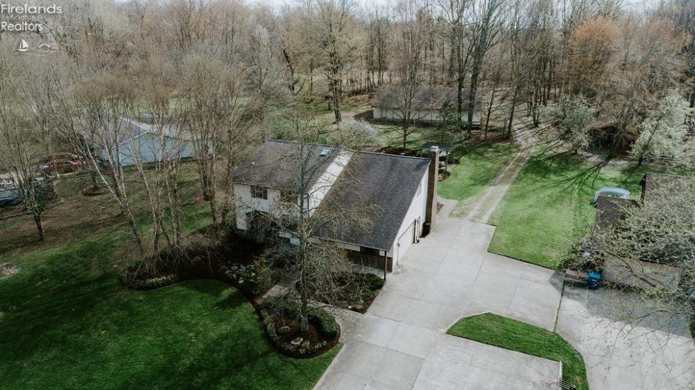 7588 Rice Road, Amherst, 44001, 5 Bedrooms Bedrooms, ,3 BathroomsBathrooms,Residential,For Sale,Rice,20262811