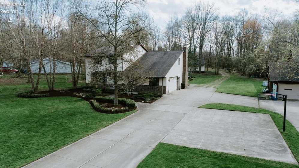 7588 Rice Road, Amherst, 44001, 5 Bedrooms Bedrooms, ,3 BathroomsBathrooms,Residential,For Sale,Rice,20262811