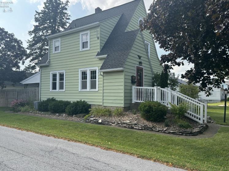 816 Clark Street, Willard, 44890, 3 Bedrooms Bedrooms, ,2 BathroomsBathrooms,Residential,For Sale,Clark,20262830