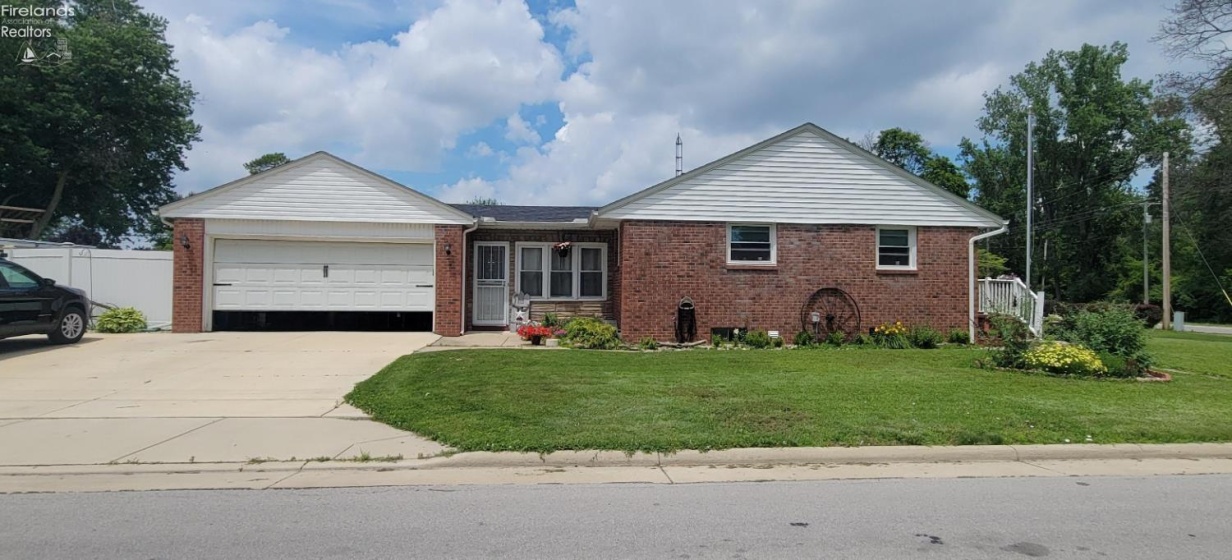 3907 Columbus Avenue, Sandusky, 44870, 3 Bedrooms Bedrooms, ,1 BathroomBathrooms,Residential,For Sale,Columbus,20262452