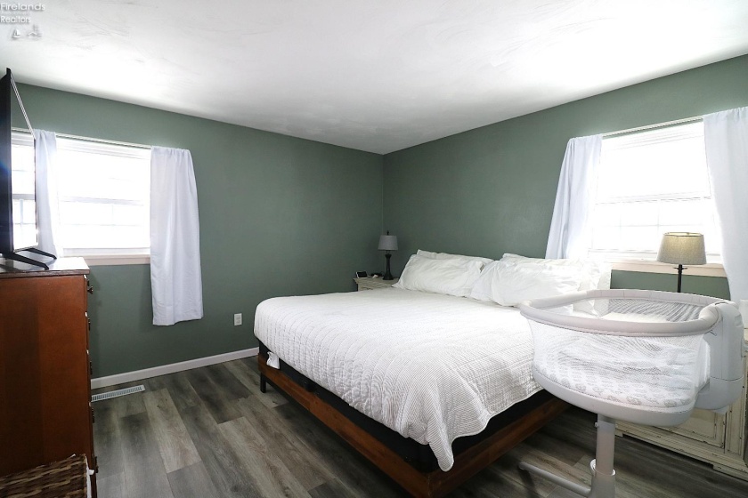 28 Elmwood Drive, Greenwich, 44837, 3 Bedrooms Bedrooms, ,2 BathroomsBathrooms,Residential,For Sale,Elmwood,20262836