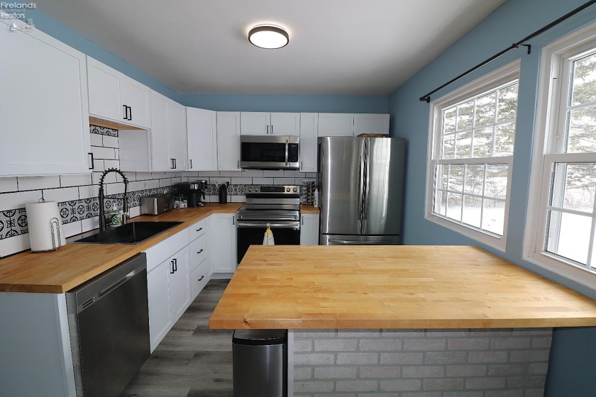 28 Elmwood Drive, Greenwich, 44837, 3 Bedrooms Bedrooms, ,2 BathroomsBathrooms,Residential,For Sale,Elmwood,20262836