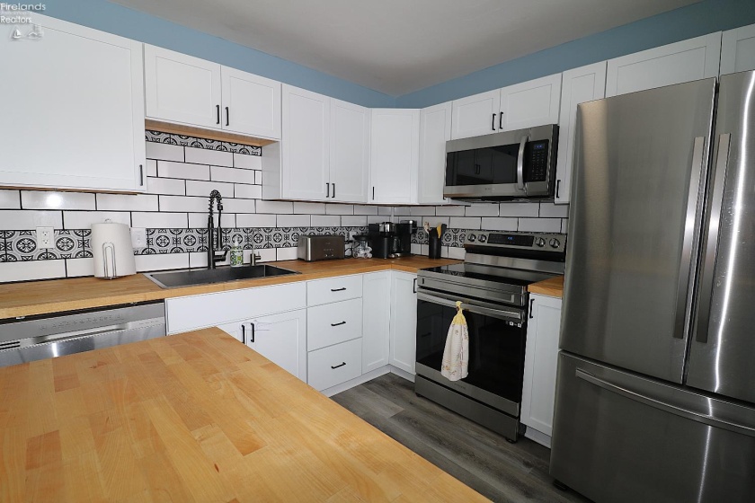 28 Elmwood Drive, Greenwich, 44837, 3 Bedrooms Bedrooms, ,2 BathroomsBathrooms,Residential,For Sale,Elmwood,20262836
