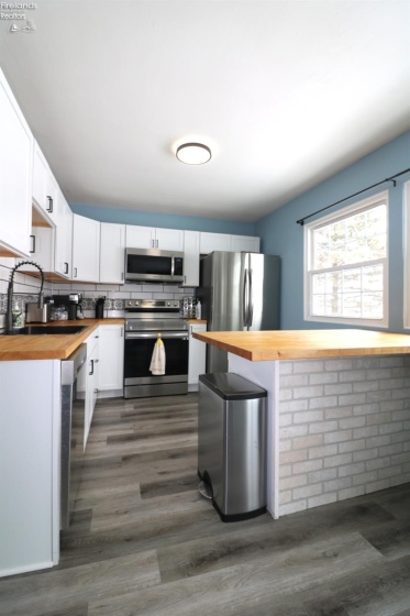 28 Elmwood Drive, Greenwich, 44837, 3 Bedrooms Bedrooms, ,2 BathroomsBathrooms,Residential,For Sale,Elmwood,20262836