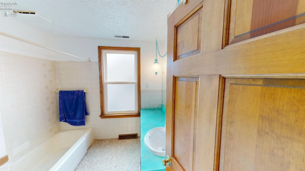 132 Wilson Avenue, Fremont, 43420, 3 Bedrooms Bedrooms, ,3 BathroomsBathrooms,Residential,For Sale,Wilson,20262738