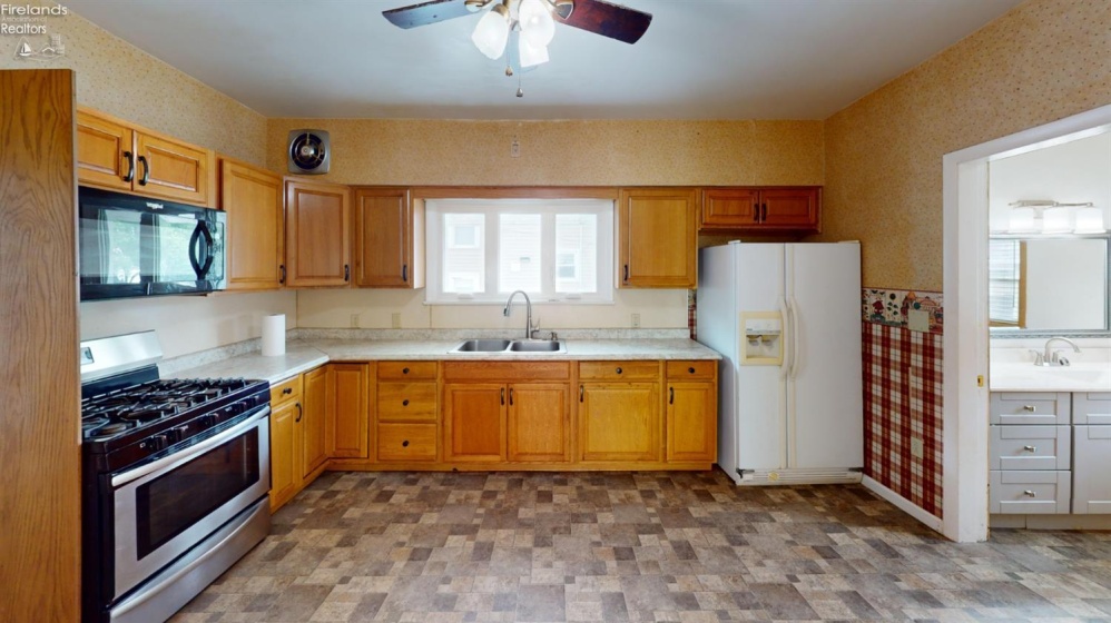 128 Wilson Avenue, Fremont, 43420, 3 Bedrooms Bedrooms, ,2 BathroomsBathrooms,Residential,For Sale,Wilson,20262744