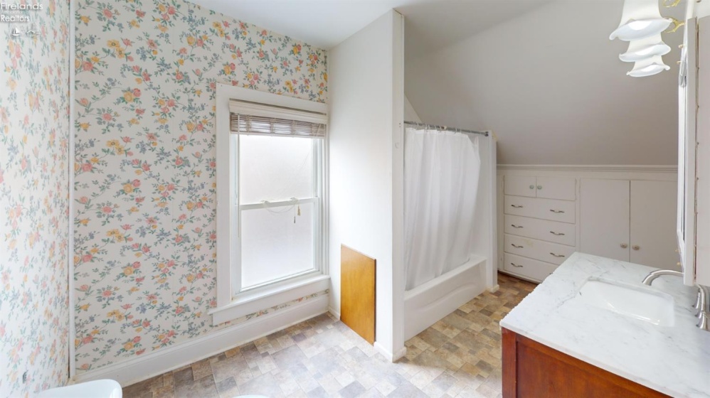 128 Wilson Avenue, Fremont, 43420, 3 Bedrooms Bedrooms, ,2 BathroomsBathrooms,Residential,For Sale,Wilson,20262744