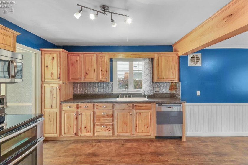 1707 Birchard Avenue, Fremont, 43420, 3 Bedrooms Bedrooms, ,2 BathroomsBathrooms,Residential,For Sale,Birchard,20262760