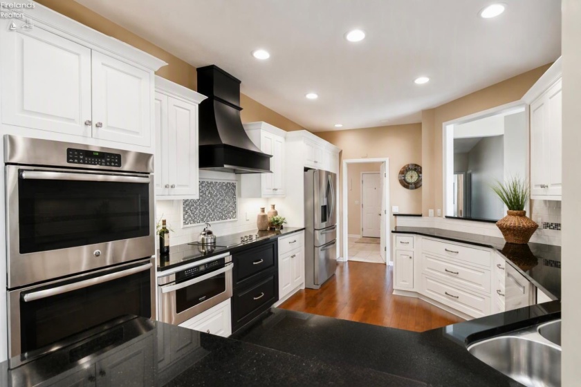 4511 Harbors Edge, Port Clinton, 43452, 4 Bedrooms Bedrooms, ,3 BathroomsBathrooms,Residential,For Sale,Harbors Edge,20262851