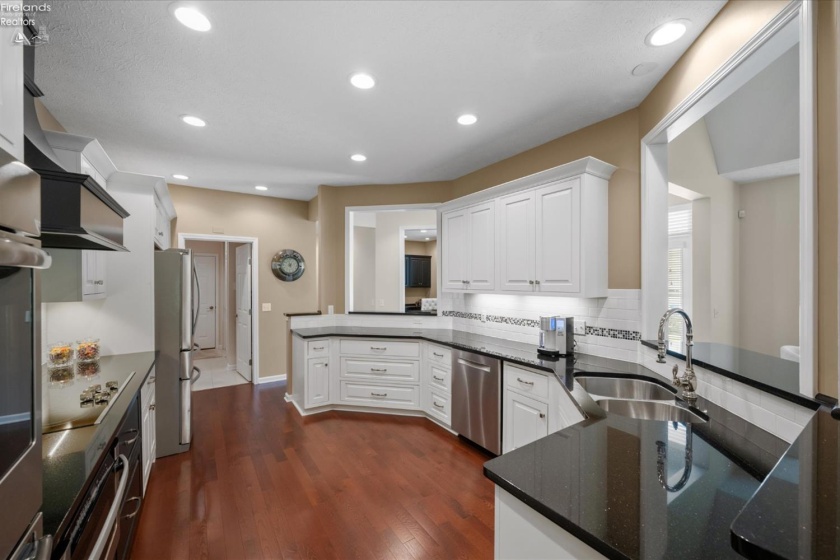 4511 Harbors Edge, Port Clinton, 43452, 4 Bedrooms Bedrooms, ,3 BathroomsBathrooms,Residential,For Sale,Harbors Edge,20262851