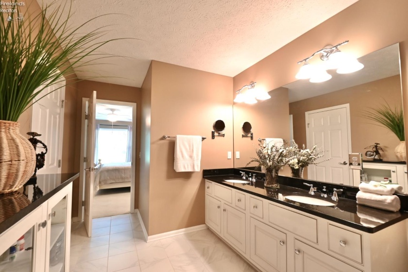 4511 Harbors Edge, Port Clinton, 43452, 4 Bedrooms Bedrooms, ,3 BathroomsBathrooms,Residential,For Sale,Harbors Edge,20262851