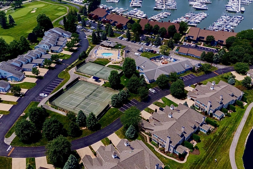 4511 Harbors Edge, Port Clinton, 43452, 4 Bedrooms Bedrooms, ,3 BathroomsBathrooms,Residential,For Sale,Harbors Edge,20262851