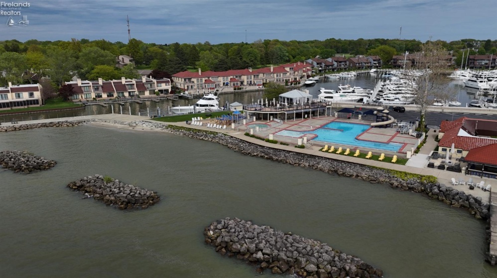 4511 Harbors Edge, Port Clinton, 43452, 4 Bedrooms Bedrooms, ,3 BathroomsBathrooms,Residential,For Sale,Harbors Edge,20262851