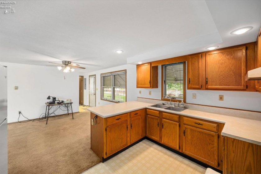 550 Tiffin Street, Port Clinton, 43452, 3 Bedrooms Bedrooms, ,1 BathroomBathrooms,Residential,For Sale,Tiffin,20262863