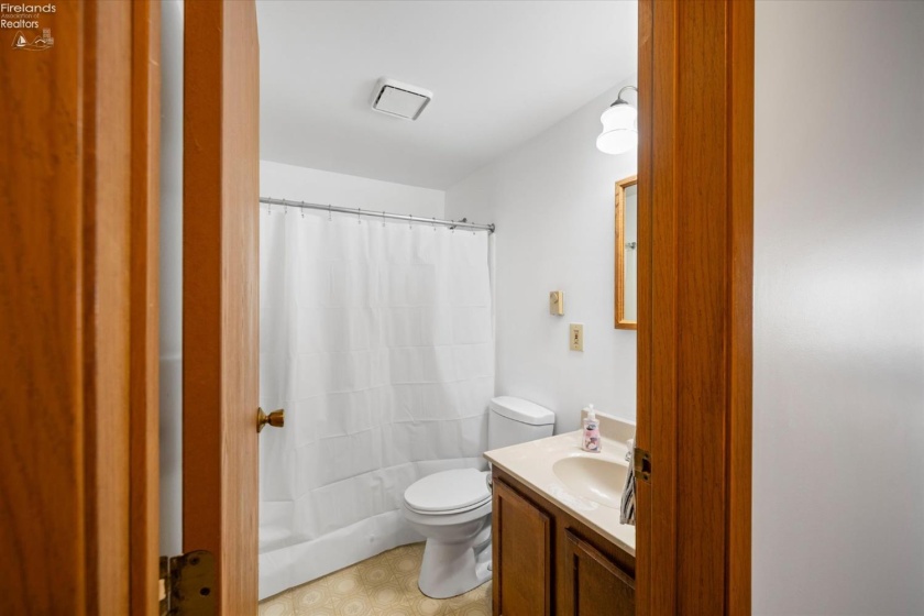 550 Tiffin Street, Port Clinton, 43452, 3 Bedrooms Bedrooms, ,1 BathroomBathrooms,Residential,For Sale,Tiffin,20262863