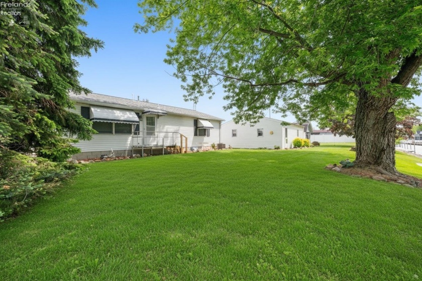550 Tiffin Street, Port Clinton, 43452, 3 Bedrooms Bedrooms, ,1 BathroomBathrooms,Residential,For Sale,Tiffin,20262863