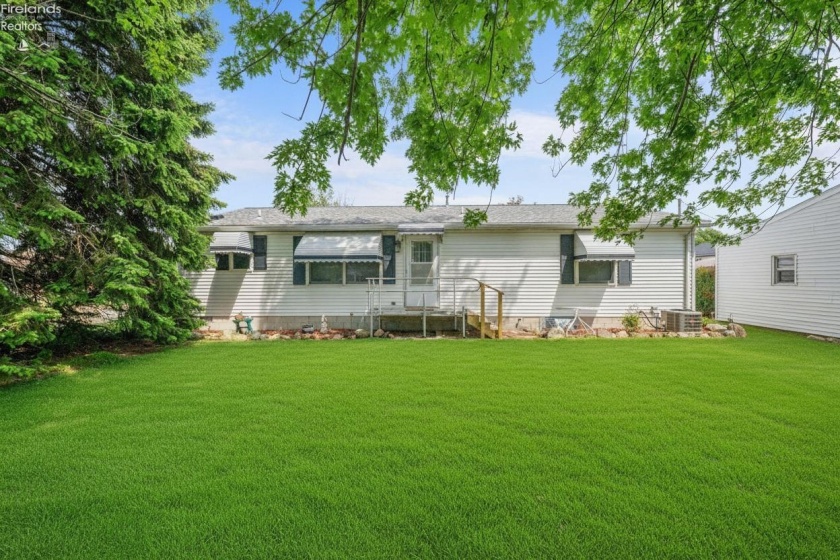 550 Tiffin Street, Port Clinton, 43452, 3 Bedrooms Bedrooms, ,1 BathroomBathrooms,Residential,For Sale,Tiffin,20262863