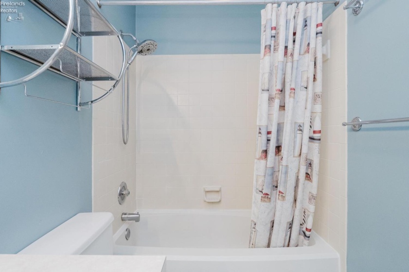 238 Lakeshore Drive, Port Clinton, 43452, 1 Bedroom Bedrooms, ,1 BathroomBathrooms,Residential,For Sale,Lakeshore,20262785