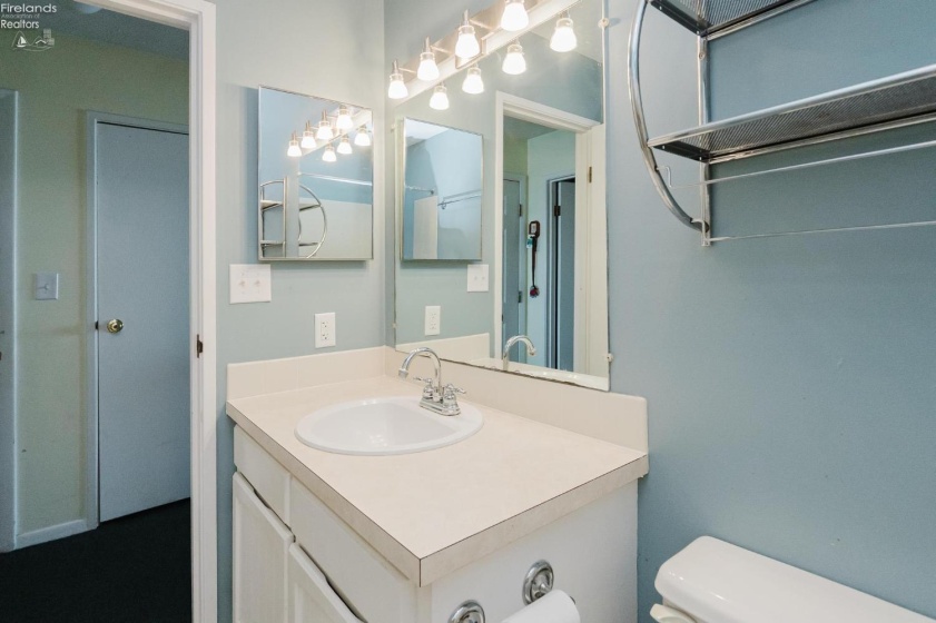 238 Lakeshore Drive, Port Clinton, 43452, 1 Bedroom Bedrooms, ,1 BathroomBathrooms,Residential,For Sale,Lakeshore,20262785