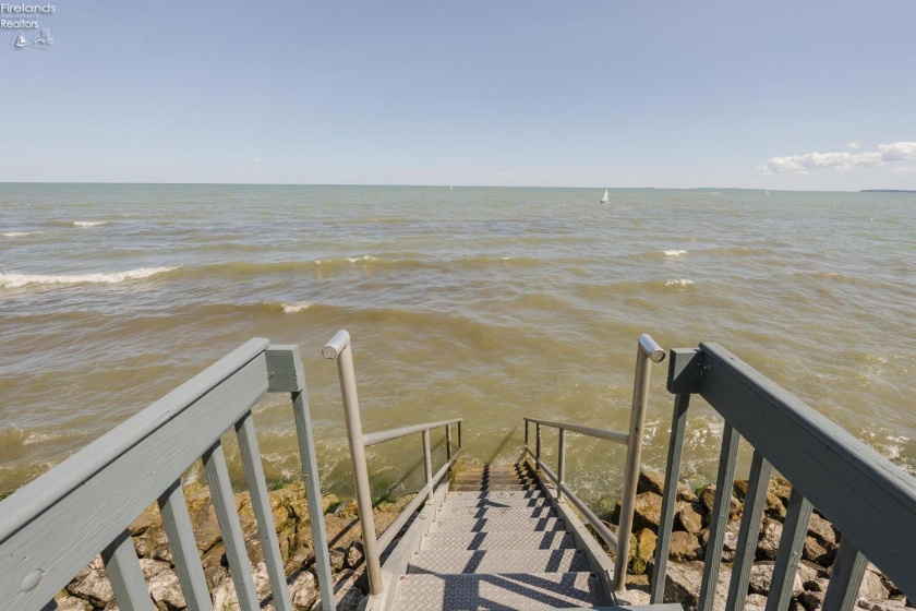 238 Lakeshore Drive, Port Clinton, 43452, 1 Bedroom Bedrooms, ,1 BathroomBathrooms,Residential,For Sale,Lakeshore,20262785