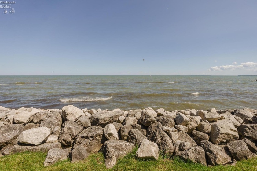 238 Lakeshore Drive, Port Clinton, 43452, 1 Bedroom Bedrooms, ,1 BathroomBathrooms,Residential,For Sale,Lakeshore,20262785