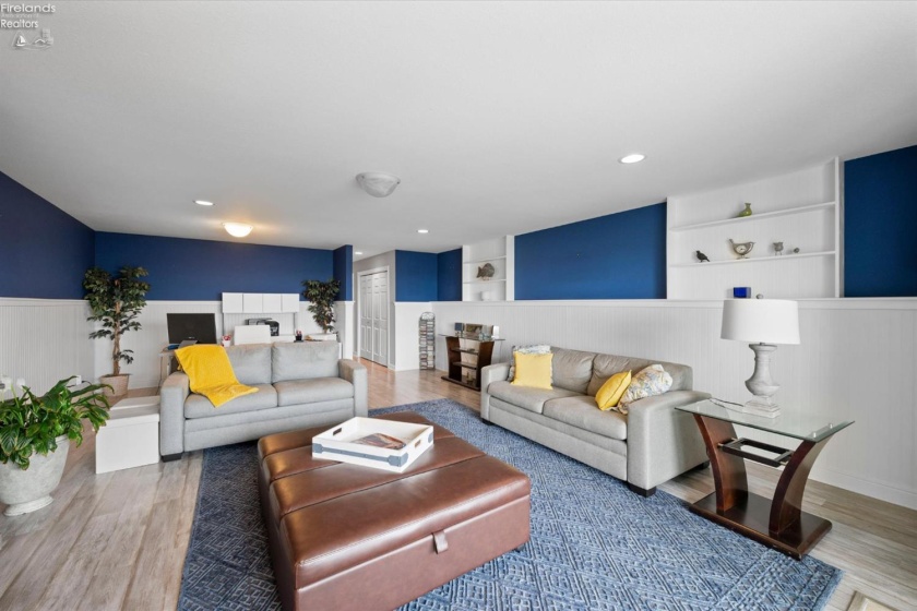 1187 Lakeshore Drive, Port Clinton, 43452, 2 Bedrooms Bedrooms, ,4 BathroomsBathrooms,Residential,For Sale,Lakeshore,20262835