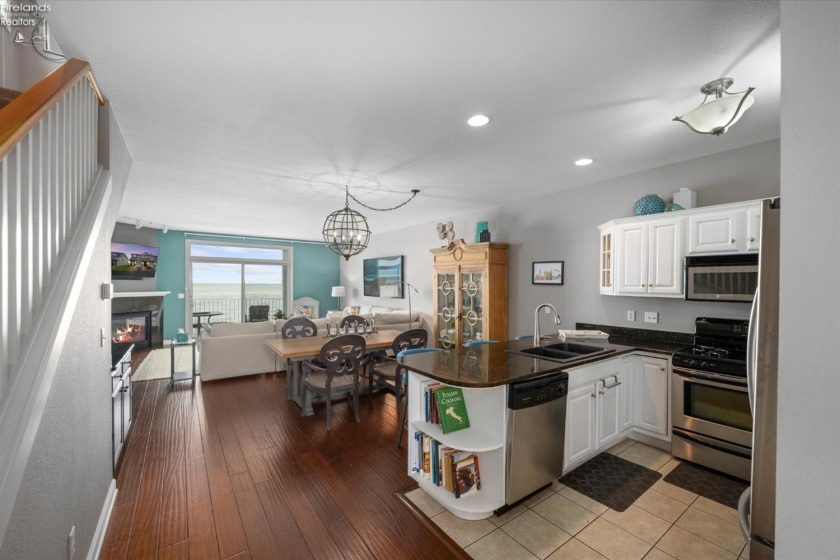 1187 Lakeshore Drive, Port Clinton, 43452, 2 Bedrooms Bedrooms, ,4 BathroomsBathrooms,Residential,For Sale,Lakeshore,20262835