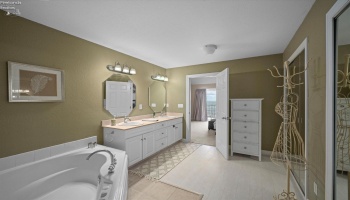 1187 Lakeshore Drive, Port Clinton, 43452, 2 Bedrooms Bedrooms, ,4 BathroomsBathrooms,Residential,For Sale,Lakeshore,20262835