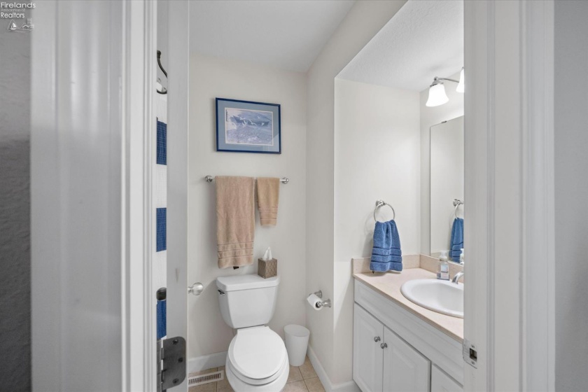 1187 Lakeshore Drive, Port Clinton, 43452, 2 Bedrooms Bedrooms, ,4 BathroomsBathrooms,Residential,For Sale,Lakeshore,20262835