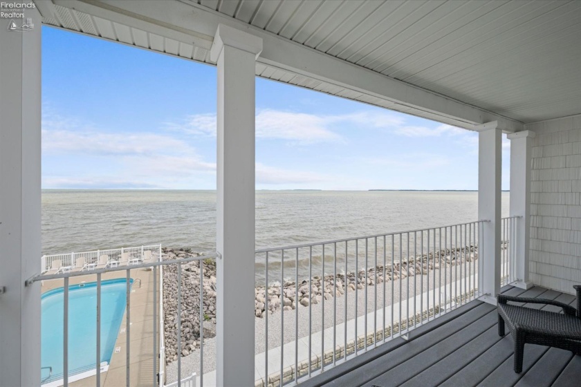 1187 Lakeshore Drive, Port Clinton, 43452, 2 Bedrooms Bedrooms, ,4 BathroomsBathrooms,Residential,For Sale,Lakeshore,20262835