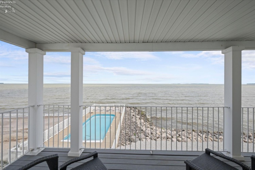 1187 Lakeshore Drive, Port Clinton, 43452, 2 Bedrooms Bedrooms, ,4 BathroomsBathrooms,Residential,For Sale,Lakeshore,20262835