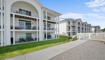 1187 Lakeshore Drive, Port Clinton, 43452, 2 Bedrooms Bedrooms, ,4 BathroomsBathrooms,Residential,For Sale,Lakeshore,20262835