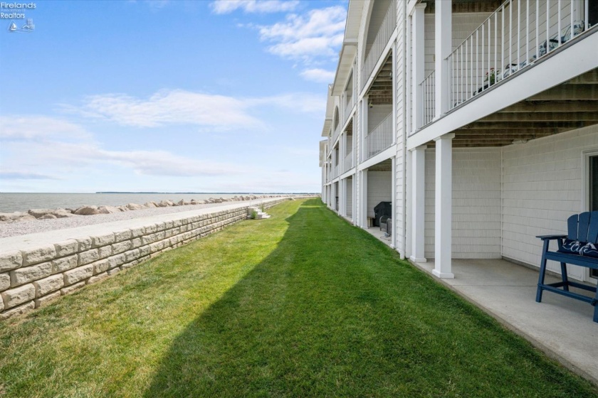 1187 Lakeshore Drive, Port Clinton, 43452, 2 Bedrooms Bedrooms, ,4 BathroomsBathrooms,Residential,For Sale,Lakeshore,20262835