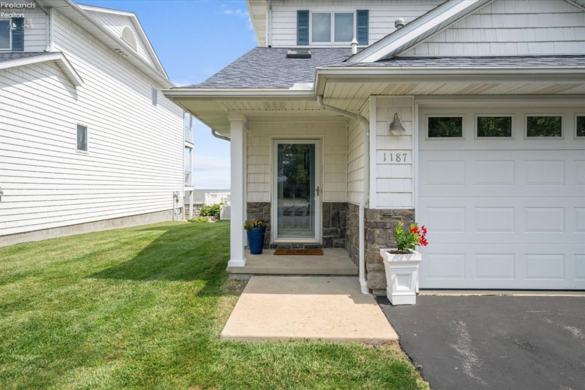 1187 Lakeshore Drive, Port Clinton, 43452, 2 Bedrooms Bedrooms, ,4 BathroomsBathrooms,Residential,For Sale,Lakeshore,20262835