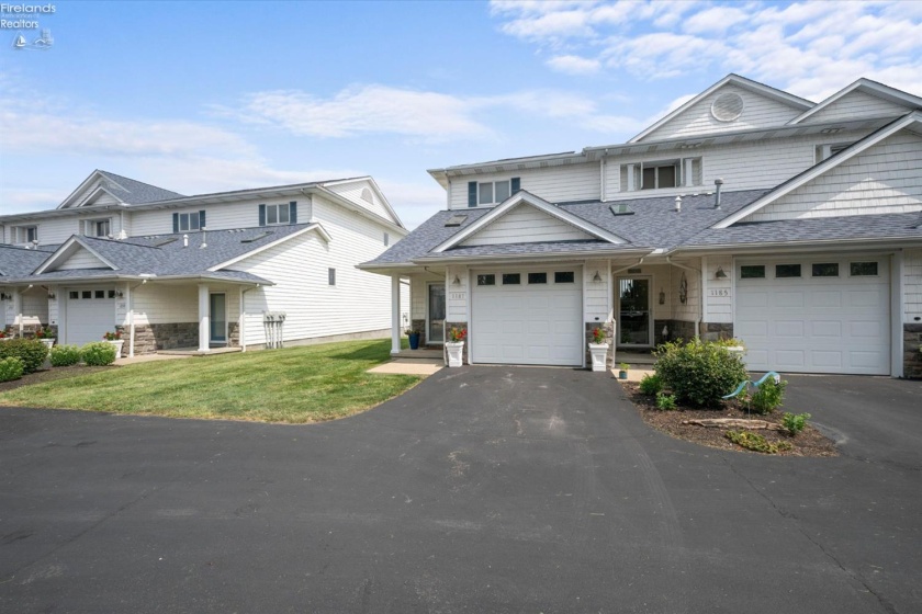 1187 Lakeshore Drive, Port Clinton, 43452, 2 Bedrooms Bedrooms, ,4 BathroomsBathrooms,Residential,For Sale,Lakeshore,20262835