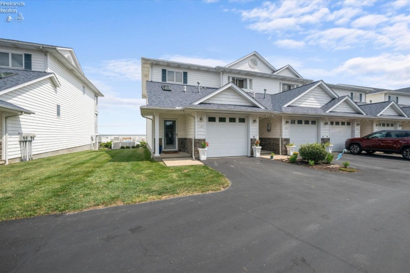 1187 Lakeshore Drive, Port Clinton, 43452, 2 Bedrooms Bedrooms, ,4 BathroomsBathrooms,Residential,For Sale,Lakeshore,20262835