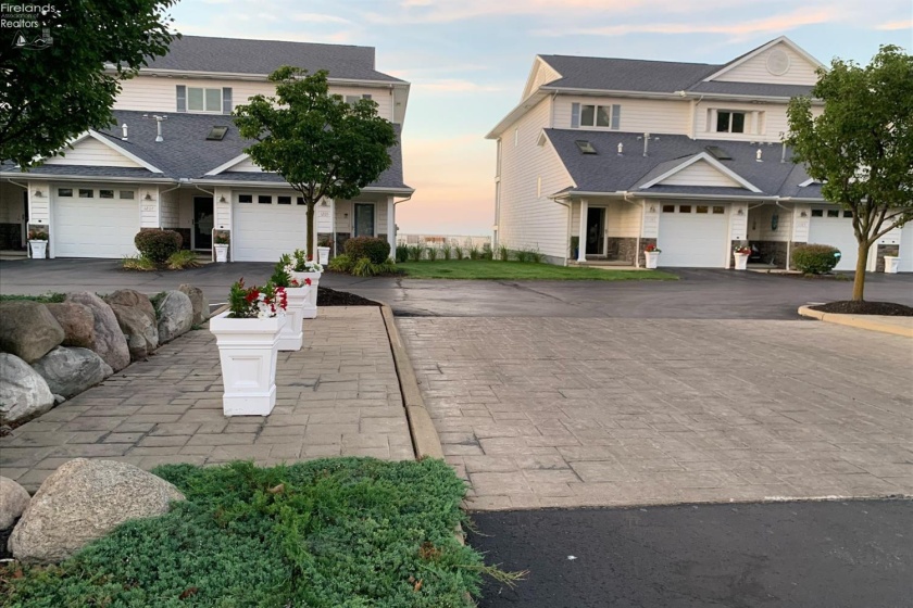 1187 Lakeshore Drive, Port Clinton, 43452, 2 Bedrooms Bedrooms, ,4 BathroomsBathrooms,Residential,For Sale,Lakeshore,20262835