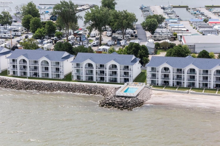 1187 Lakeshore Drive, Port Clinton, 43452, 2 Bedrooms Bedrooms, ,4 BathroomsBathrooms,Residential,For Sale,Lakeshore,20262835