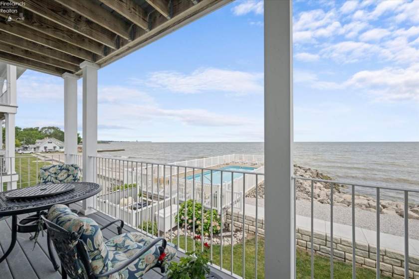 1187 Lakeshore Drive, Port Clinton, 43452, 2 Bedrooms Bedrooms, ,4 BathroomsBathrooms,Residential,For Sale,Lakeshore,20262835