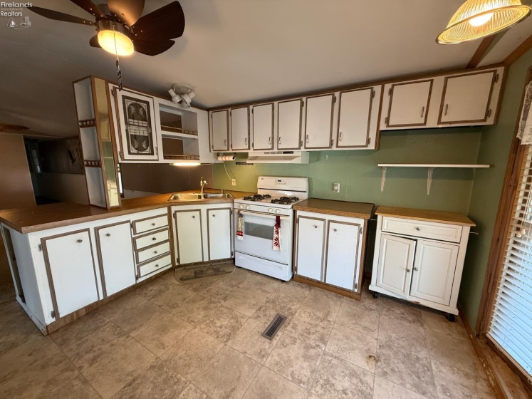 49 S Bass Dr, Marblehead, 43440, 2 Bedrooms Bedrooms, ,2 BathroomsBathrooms,Residential,For Sale,S Bass Dr,20262870