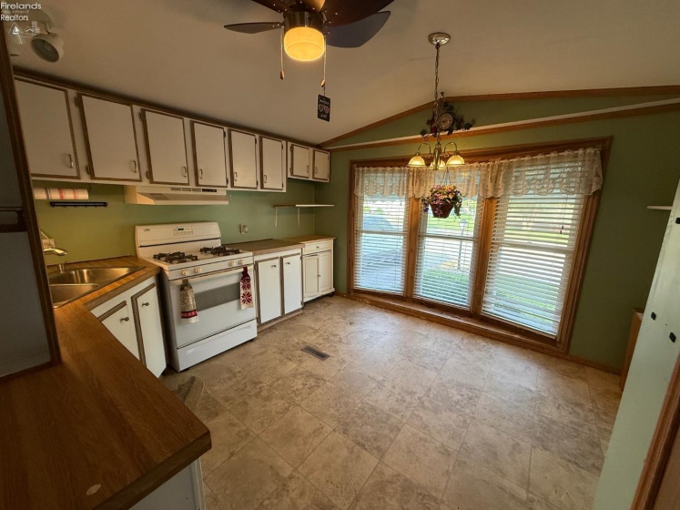 49 S Bass Dr, Marblehead, 43440, 2 Bedrooms Bedrooms, ,2 BathroomsBathrooms,Residential,For Sale,S Bass Dr,20262870