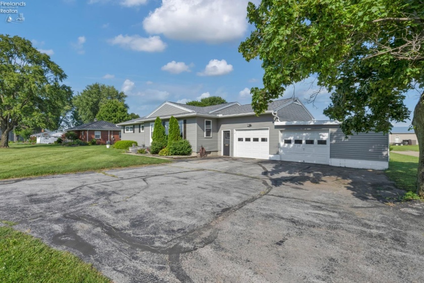 5208 Hayes Avenue, Sandusky, 44870, 3 Bedrooms Bedrooms, ,2 BathroomsBathrooms,Residential,For Sale,Hayes,20262850