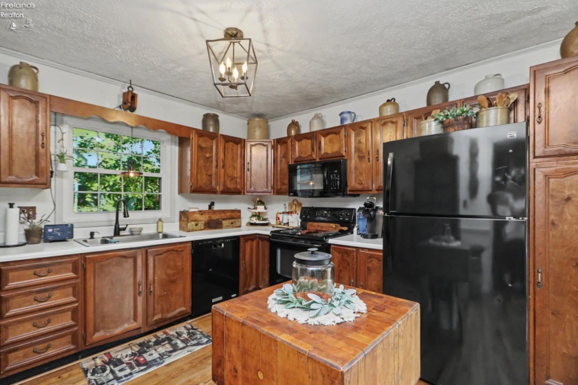 4 Union Street, Greenwich, 44837, 3 Bedrooms Bedrooms, ,1 BathroomBathrooms,Residential,For Sale,Union,20262880
