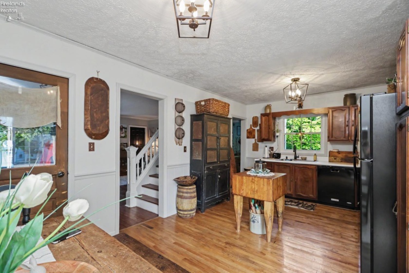 4 Union Street, Greenwich, 44837, 3 Bedrooms Bedrooms, ,1 BathroomBathrooms,Residential,For Sale,Union,20262880